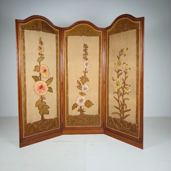 Image 1 of Paravent Art nouveau à motifs floraux brodés, vers 1900
