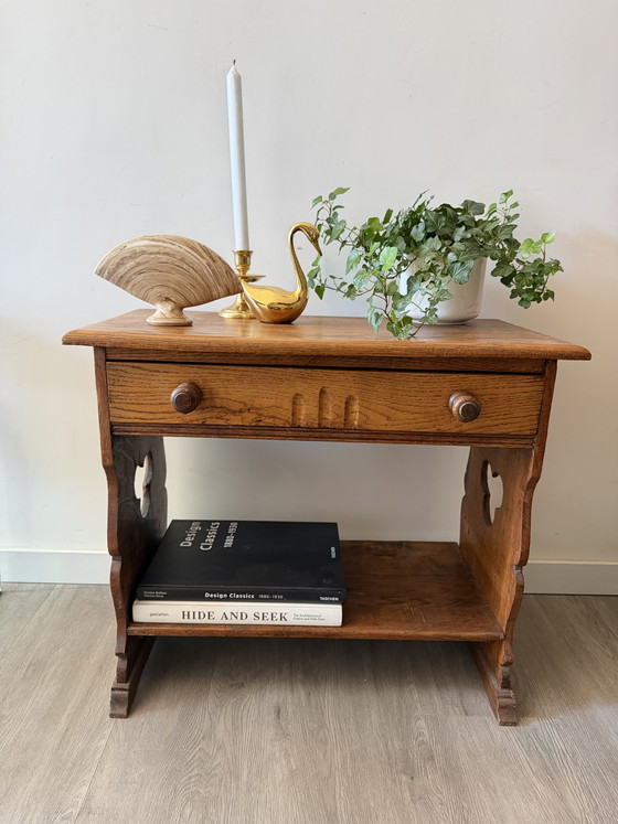 Image 1 of Vintage bijzettafeltje met laatje