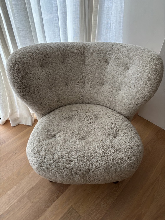 Image 1 of Fauteuil &tradition Little Petra VB1 en noyer, peau de mouton Moonlight