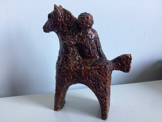 Image 1 of Enfant sur un cheval - Fat Lava Ceramic