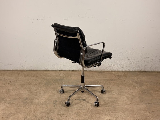 Image 1 of Silla Vitra Eames Soft Pad EA 217