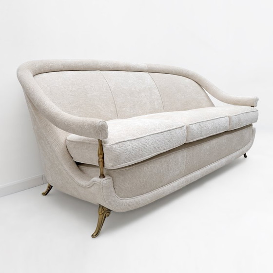 Image 1 of Sofá francés de mediados de siglo, estilo art déco con detalles de latón, década de 1950.