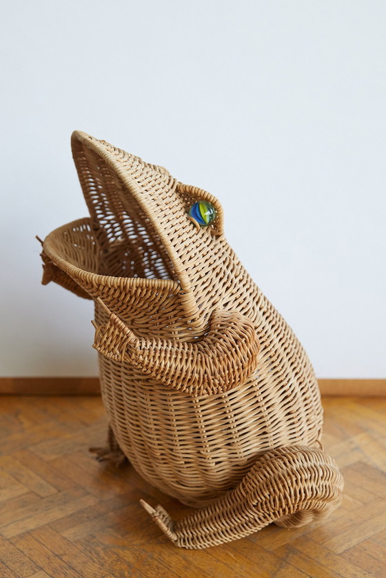 Image 1 of Cesta de mimbre en forma de rana de Olivier Cajan
