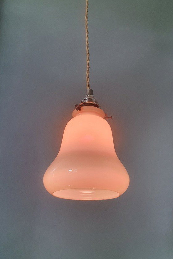 Image 1 of Suspension vintage - verre opalin - forme de poire