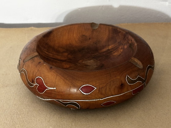 Image 1 of Vintage asbak in geverfd olijfhout en verfraaid met zilverdraad