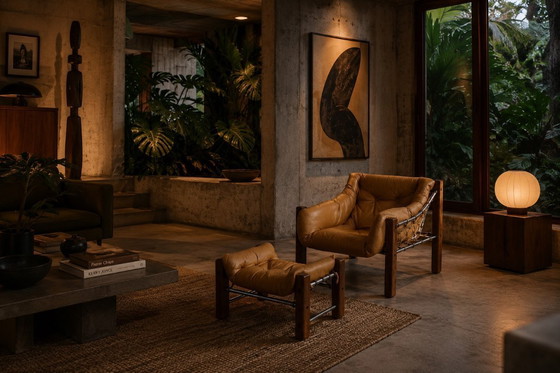 Image 1 of Rara poltrona lounge Amazonas con poggiapiedi in pelle color cognac, disegnata da Jean Gillon, Brasile, anni '60.