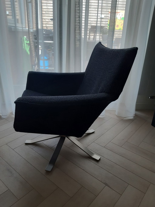 Design sur le fauteuil en stock
