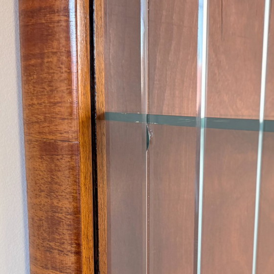 Vetrina vintage con ante in vetro – Noce caldo e stile Art Déco – Anni '50 – Vetrine, Wood (photo 9 of 13)