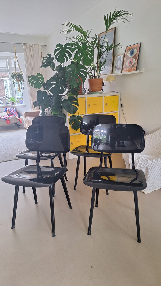 Image 1 of Ensemble de 4 chaises Revolt Friso Kramer Ahrend noir brillant