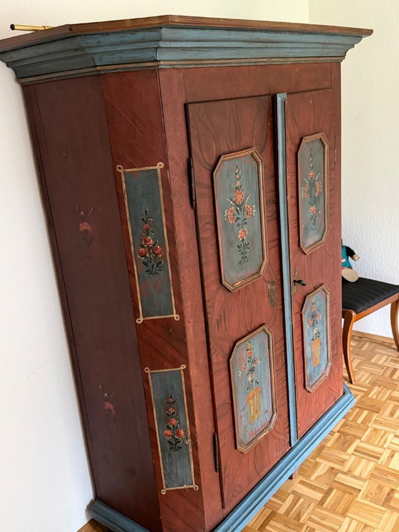 Image 1 of schöner alter Bauernschrank, bemalt und innen ausgepolstert