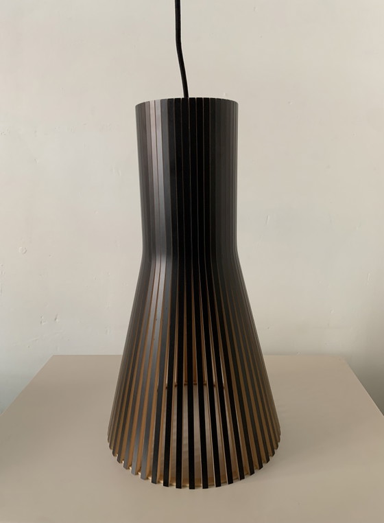 Original Secto Design 4200 Pendant Lamp – Elegant Black – Wood (photo 6 of 13)
