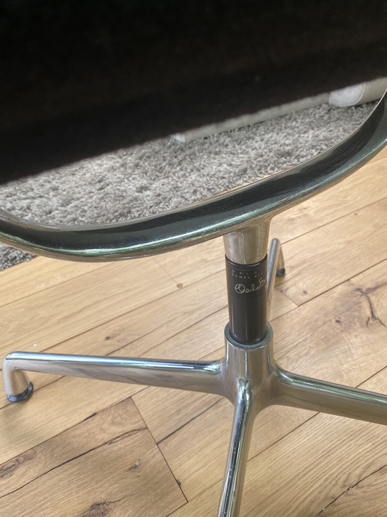 Image 1 of Chaise de bureau EA107 Vitra