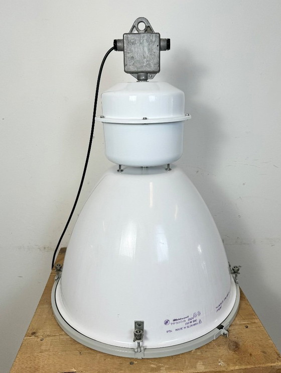 Image 1 of Lámpara industrial grande de esmalte blanco con pantalla de cristal, década de 1990