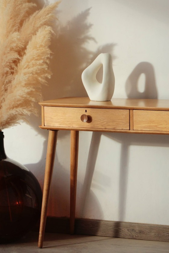 Image 1 of Console Vintage en Chêne Massif – Pieds Fuseaux & 2 Tiroirs