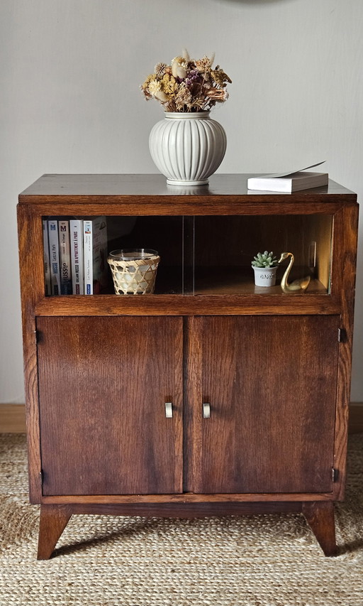 Mobiletto basso vintage con ante in vetro e gambe a compasso