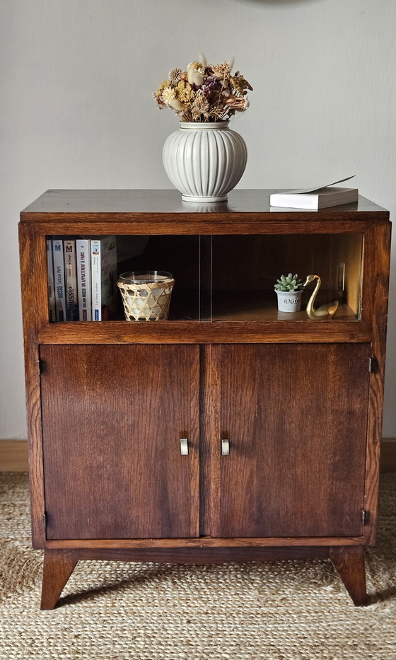 Image 1 of Mobiletto basso vintage con ante in vetro e gambe a compasso