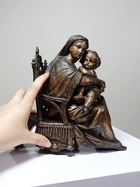 Image 1 of Estatuilla de zinc patinado de la Virgen de la Silla, finales del siglo XIX/principios del siglo XX.