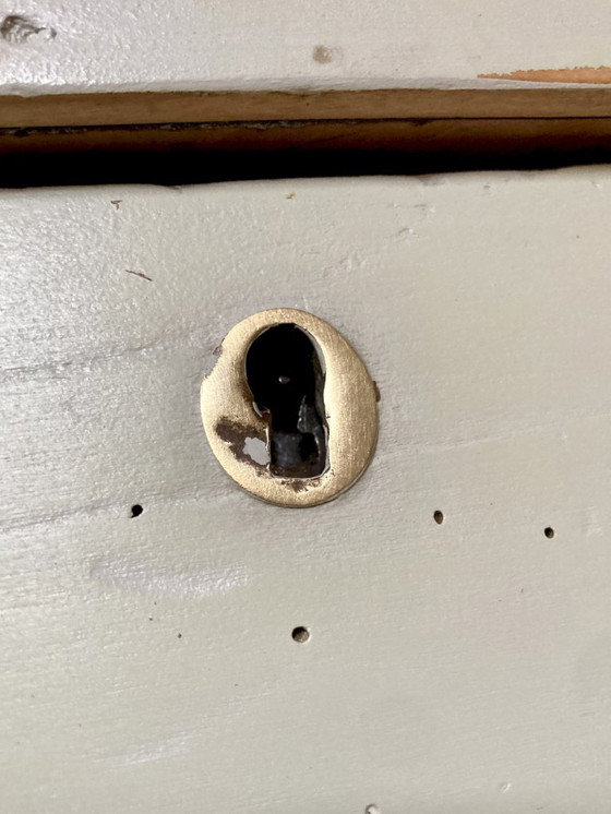 Image 1 of Escritorio antiguo de madera con frente inclinado, frente abatible y patas torneadas