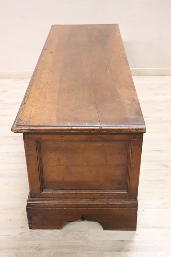 Image 1 of Cassapanca antica in noce massello, Italia XVIII secolo