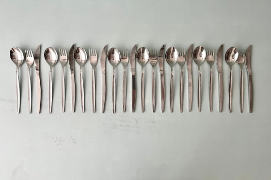Image 1 of Juego de cubiertos finlandeses de mediados de siglo, estilo años 60/70, incluye cuchillos, cucharas y tenedores, 8 piezas.