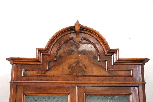 Antique sideboard in walnut veener, Italy late 19th century