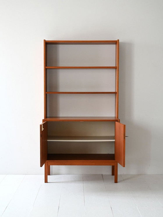 Image 1 of Libreria scandinava vintage con ante a battente e ripiani aperti
