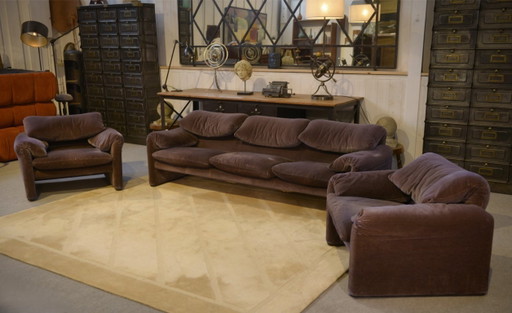 De Maralunga 3-zitsbank en twee fauteuils set van Vico Magistretti voor Cassina, eerste editie 1973.