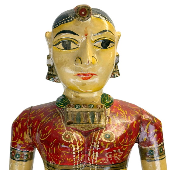 Ancienne Statue Indienne en Bois de Mariée Rajasthani – Peinte à la Main – 74 cm – Sculptures, Wood (photo 8 of 10)