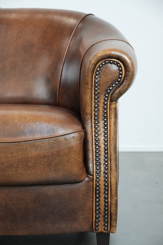 Image 1 of Vintage stoere 2-zits clubbank gemaakt van schapenleer