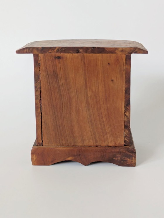 Image 1 of Boîte à bijoux en bois de ronce du milieu du siècle, Mini coffre fait à la main