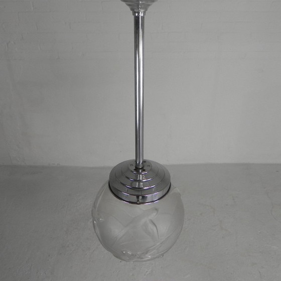 Image 1 of Art Deco hanglamp met geetste glazen bol met meerdere vogels, zwaluwen, jaren 30