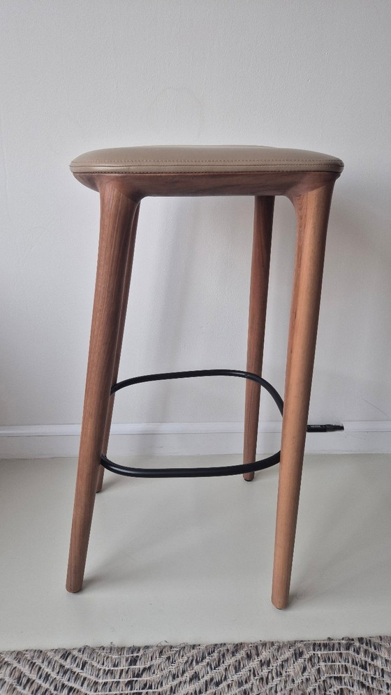 3 x Artisan Neva Hocker, 79 cm hoch, mit Ledersitz und schwarzer Fußstütze, in sehr gutem Zustand (photo 12 of 24)