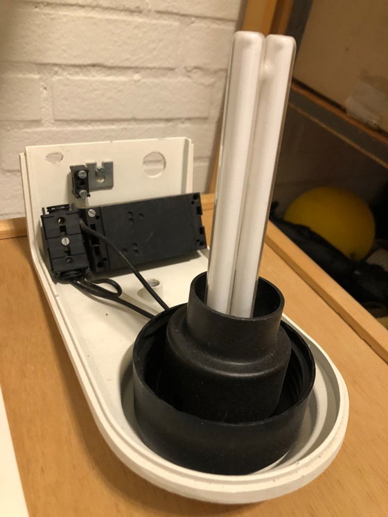 Image 1 of 2x Lampada da esterno Philips a sfera diametro 28 cm, sfere (trasparenti) su staffe da parete in metallo bianco