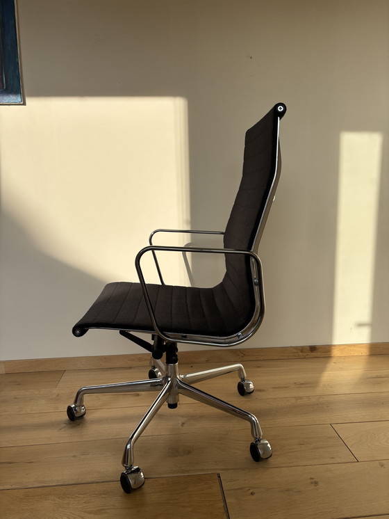 Image 1 of Silla Eames Aluminium Group EA119