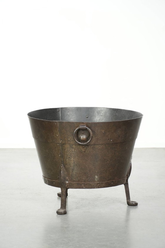 Image 1 of Unieke En Bijzondere Antieke Koperen Ketel/Bak Voor Haardhout