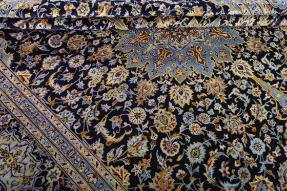 Image 1 of Hand-knotted Kashan cork oriental rug - 396 x 304 cm | finest cork wool, classic medallion & floral pattern