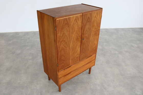 Image 1 of Vintage Deense kledingkast