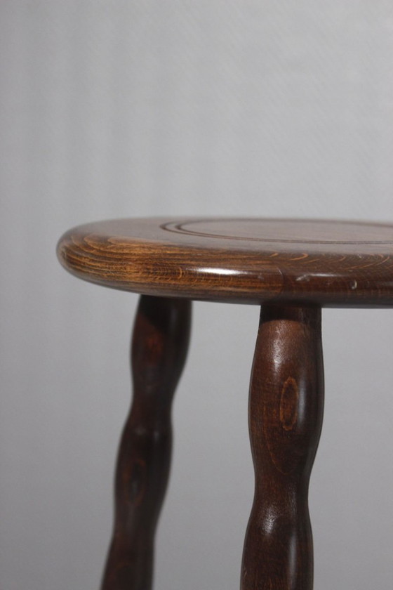 Image 1 of Vintage brutalistische driepootkruk in de stijl van Charles Dudouyt, 20e eeuw.