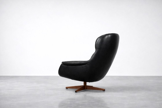 Image 1 of Vintage Mid-Century Scandinavian Modern Swivel Lounge Chair From Selig Imperial, 1970s