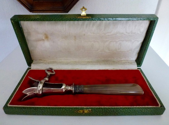 Image 1 of Instrument de service français ancien, appelé "manche à gigot" ou support de gigot d'agneau.