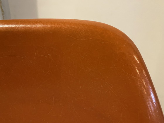 Image 1 of Eames Herman Miller glasvezel kuipstoel