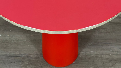 Mesa contenedor Moooi roja