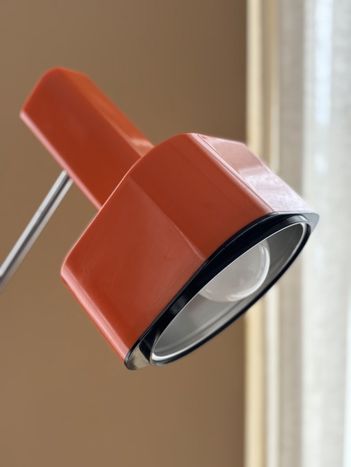 Simpatica lampada arancione retrò