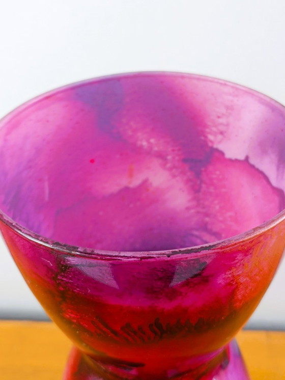 Image 1 of Vaso in vetro viola dipinto a mano