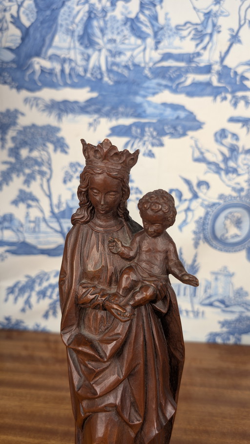 Virgin and Child in resin imitating patinated wood, vintage Neo-Gothic style