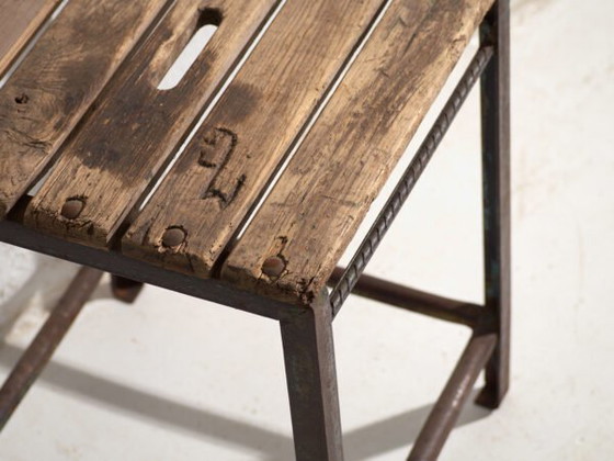 Tabouret industriel ancien en bois de pin et fer – Europe Centrale, circa 1950 – Iron, Industrieel (photo 18 of 40)