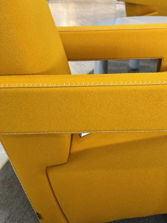 Image 1 of Sillón CASSINA 637 Utrecht (NUEVO, SIN USAR) en lana Kvdrat color amarillo azafrán