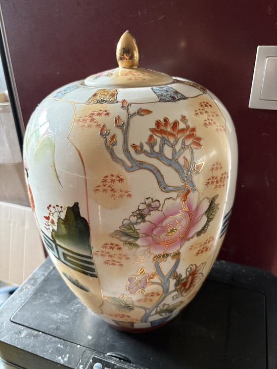 Beautiful Chinese Porcelain Vase With Lid (photo 3 of 12)