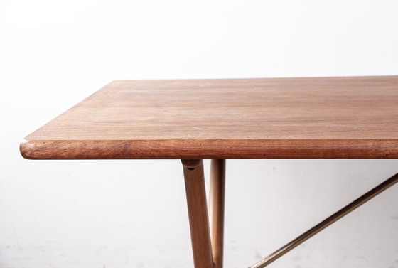 Image 1 of Deense eettafel van massief teak en beukenhout met messing, model AT 303, ontworpen door Hans Wegner voor Andreas Tuck in 1960.