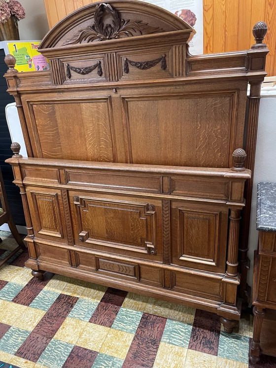 Image 1 of Letto in rovere massello intagliato risalente al 1920 circa, completo e in perfette condizioni